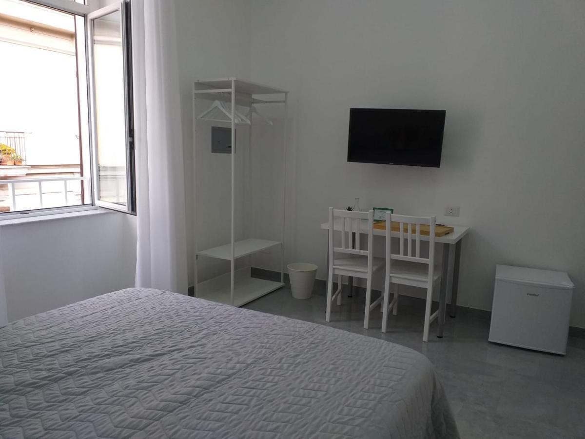 Manichiello Hotel Наполи Екстериор снимка